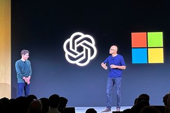 Logotipo de OpenAI junto a representaciones de inteligencia artificial