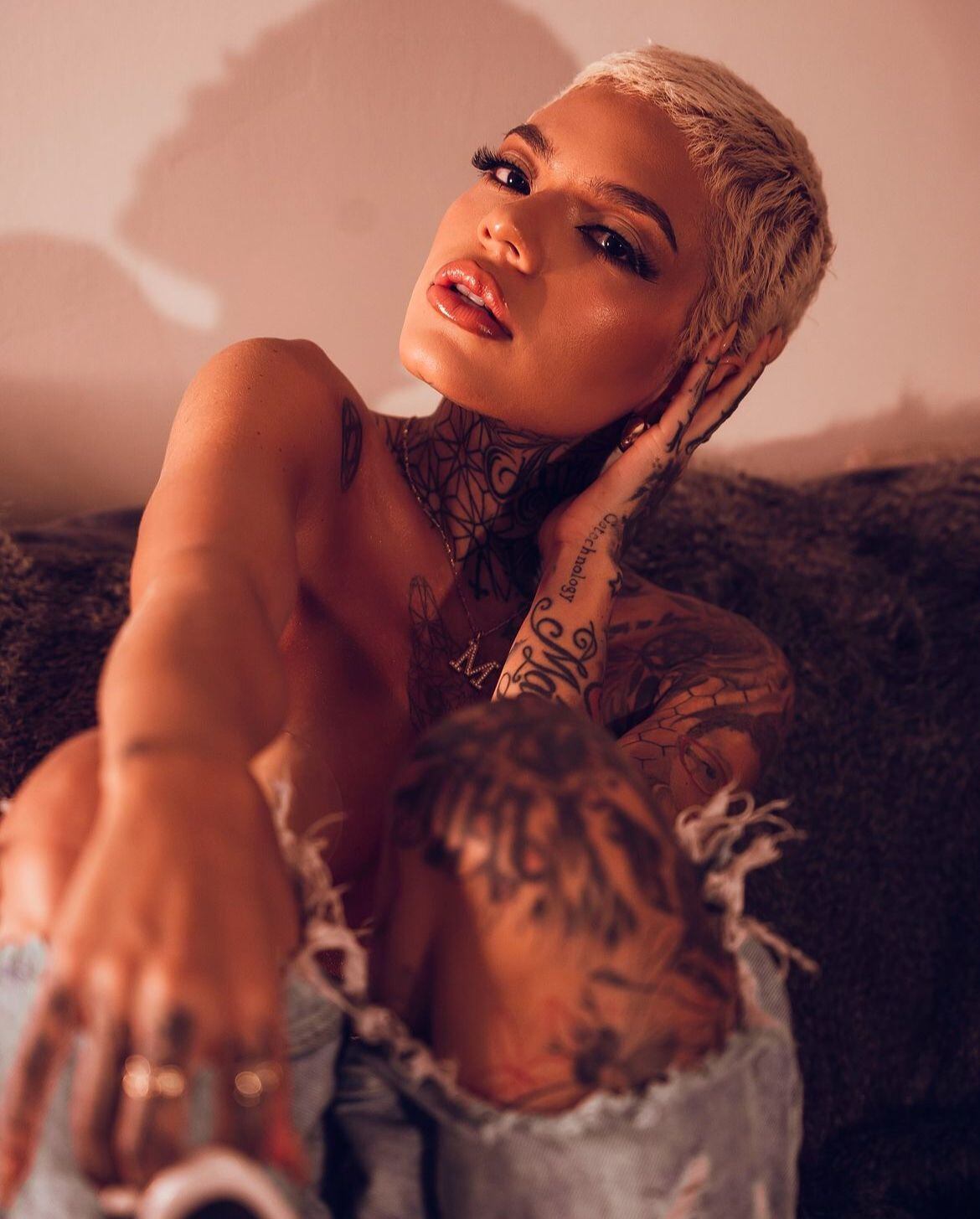 Melissa Gate dijo que sus audífonos los extraño para aislarse del exterior - crédito @meligate_oficial/IG