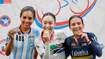 Yareli Acevedo lidera jornada dorada