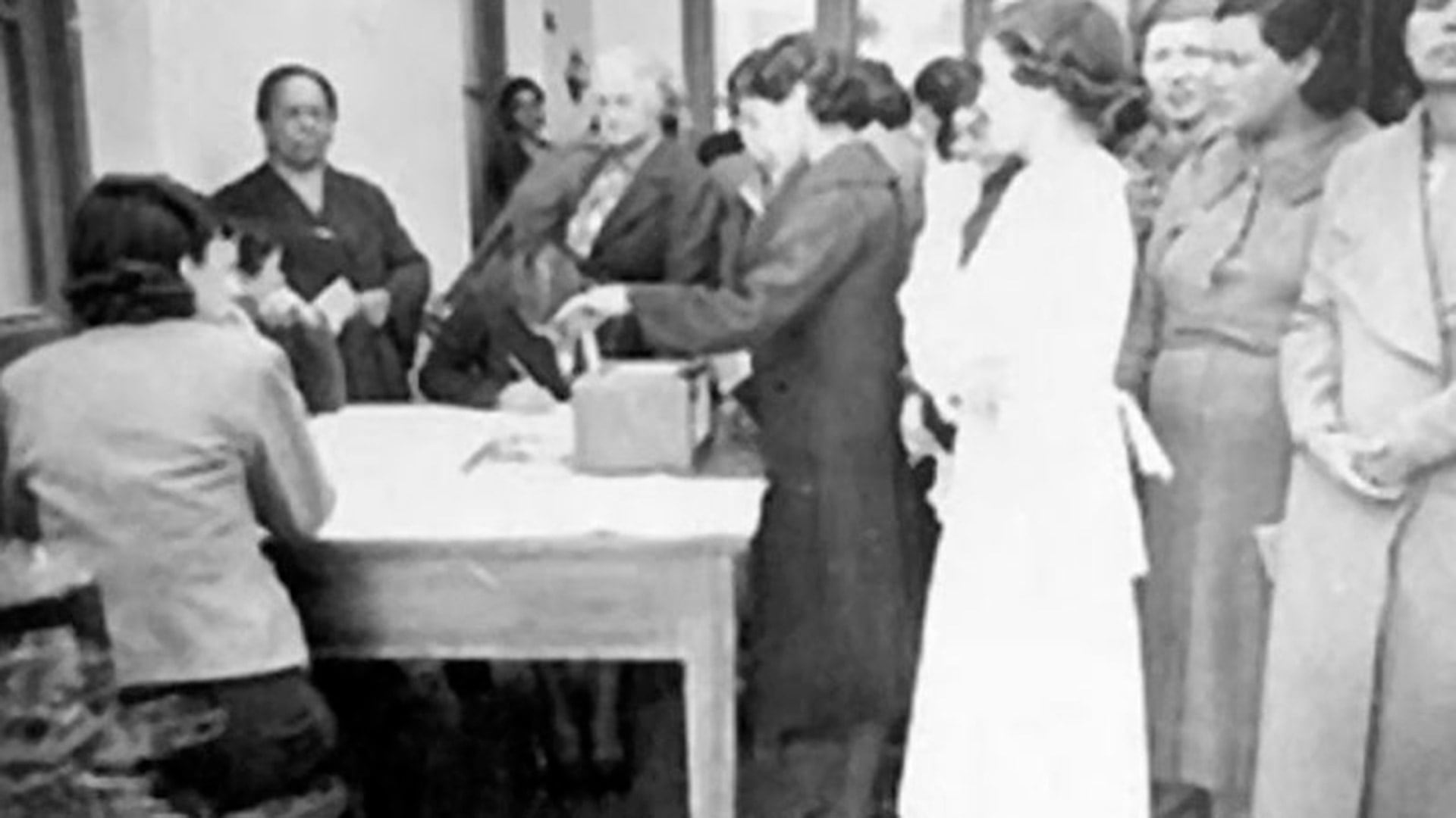 Gracias a su constitución, las mujeres votaron por primera vez en abril de 1928. El golpe militar de 1930 llevó todo para atrás