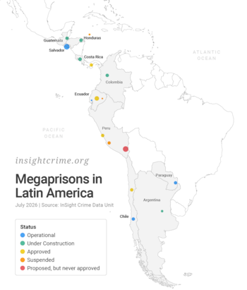 El modelo de megacárcel desarrollado en El Salvador bajo el gobierno de Nayib Bukele se convierte en referencia para América Latina en la lucha contra la violencia y el crimen organizado. Crédito: Insight Crime