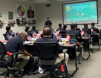 Oficiales de la Policía Nacional