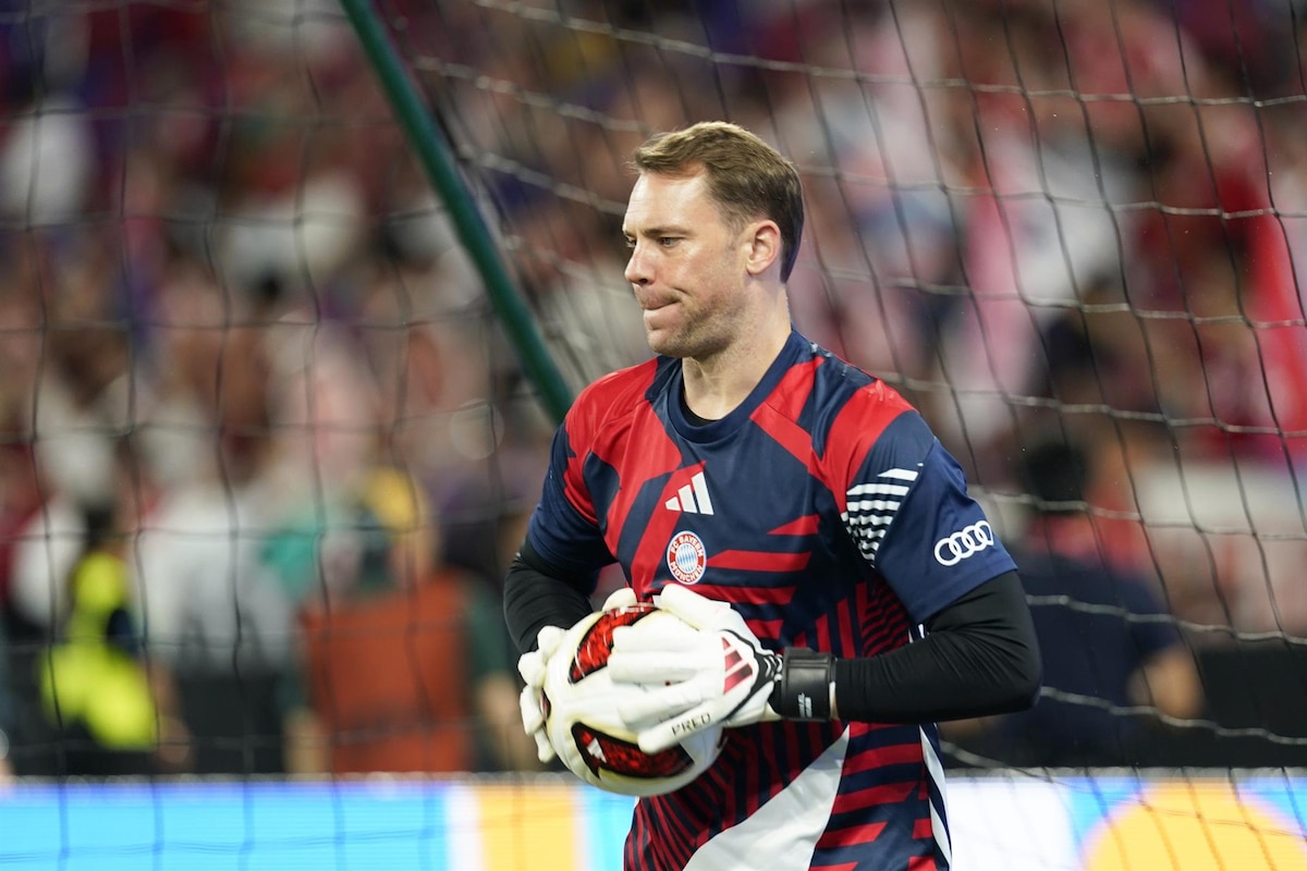 Jonas Urbig preparing to replace Manuel Neuer in the German national team