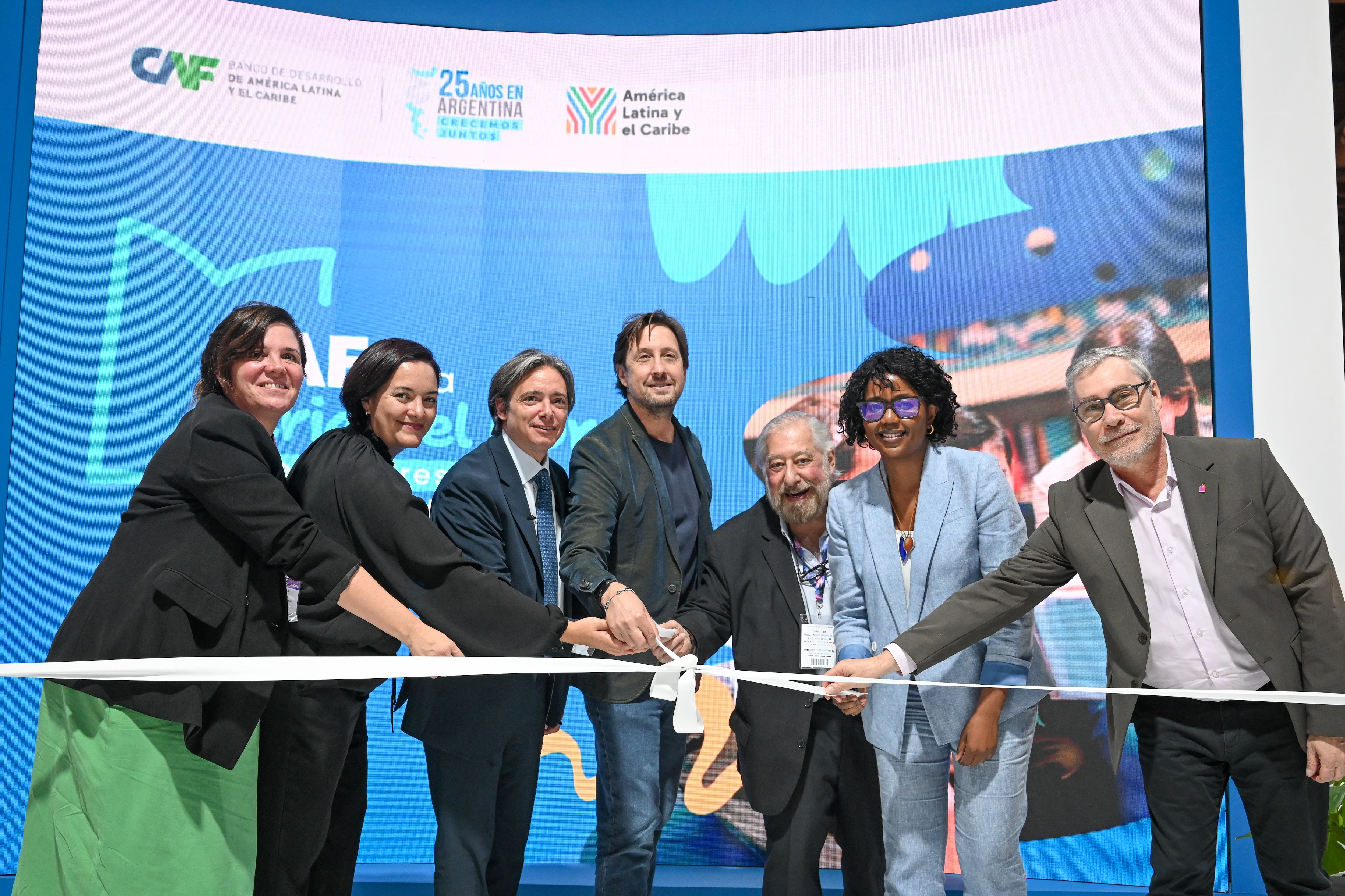 CAF promueve la integración regional a través de actividades culturales en la Feria Internacional del Libro de Buenos Aires (CAF)