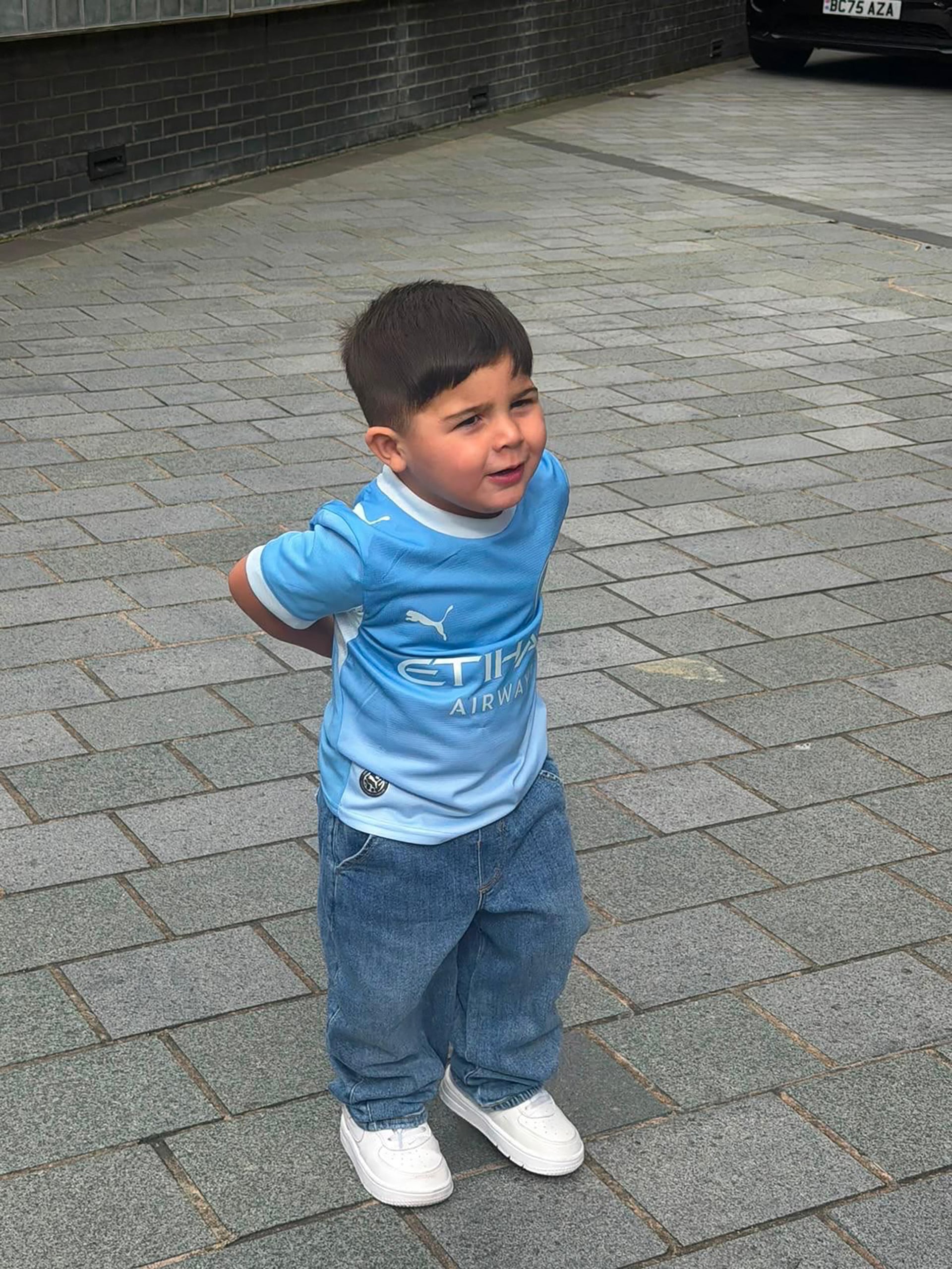 Benja Fernández con la camiseta del Manchester City