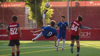 El Tenerife desembarca en un pequeño pueblo de Madrid y encarece el precio de jugar al fútbol de 200 a 713 euros: “No piensan en los chicos del municipio”