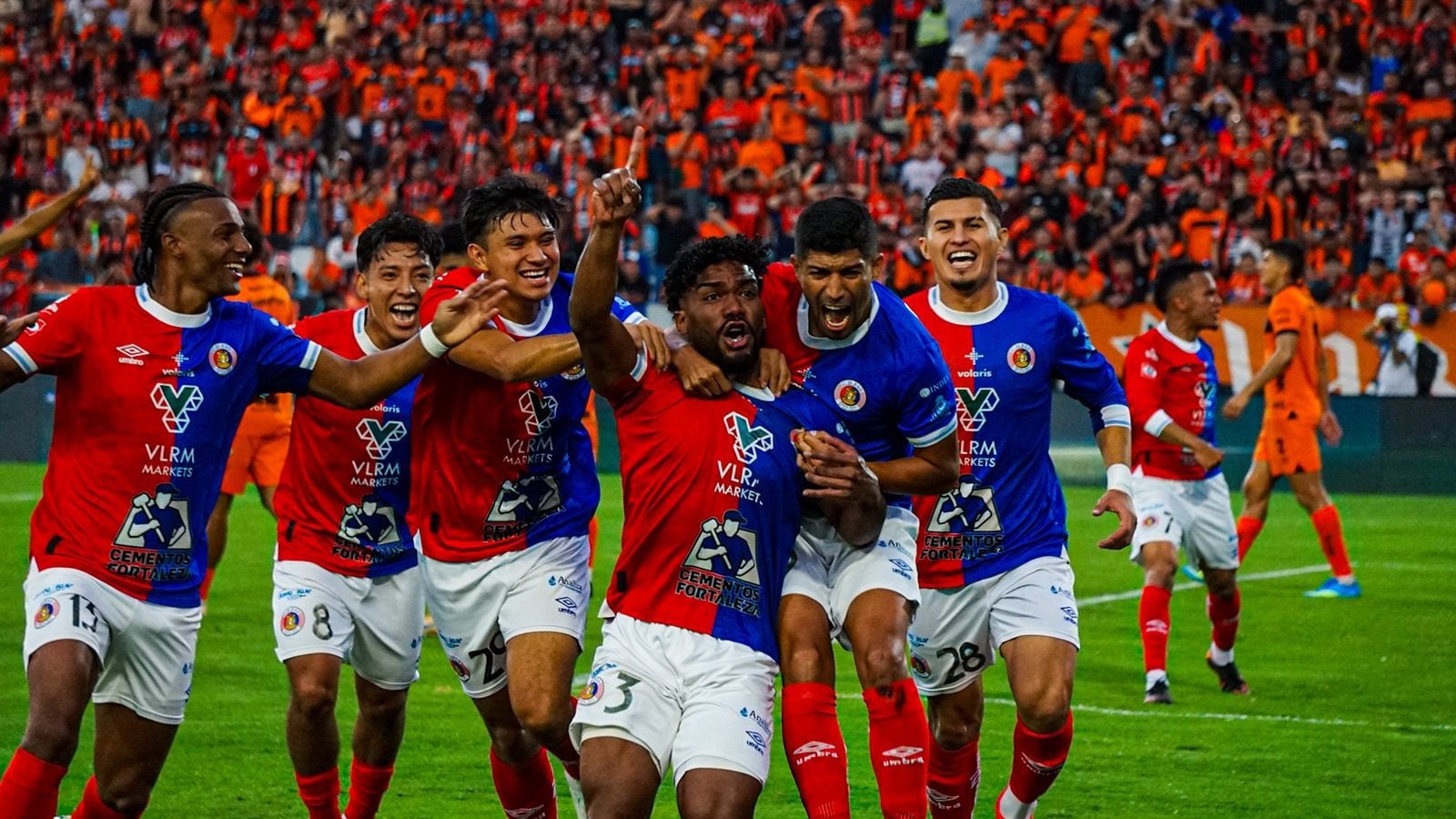 FAS, sin problemas, vence momentáneamente al Águila en la final del Clausura 2026. (Cortesía: la Primera)