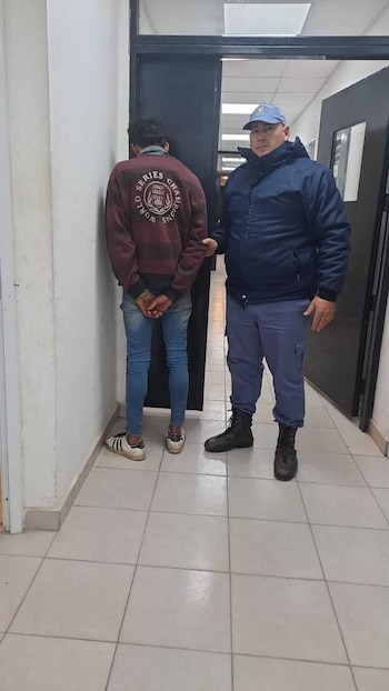 Al joven de 22 años