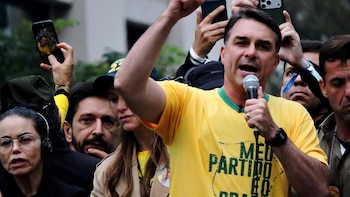 El partido de Lula pide al Supremo investigar una supuesta interferencia extranjera a favor de Flávio Bolsonaro