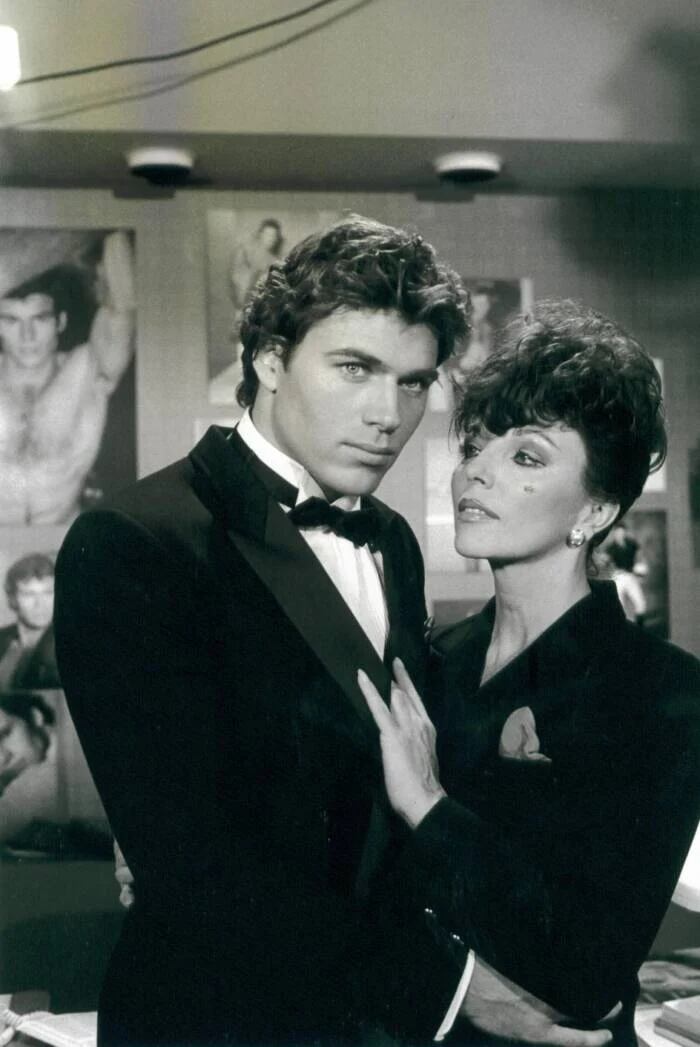 Hexum trabajó en una película con Joan Collins, estrella de la serie Dinastía