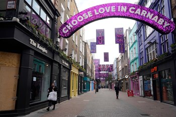 Transeúntes en la calle Carnaby