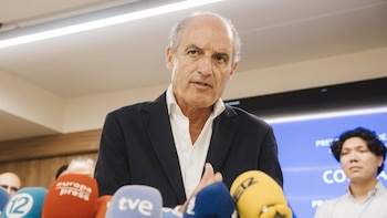 Camps abre el cajón que incomoda a Génova: insiste en su batalla contra Pérez Llorca por la presidencia del partido y del Consell con 300 avales en 48 horas