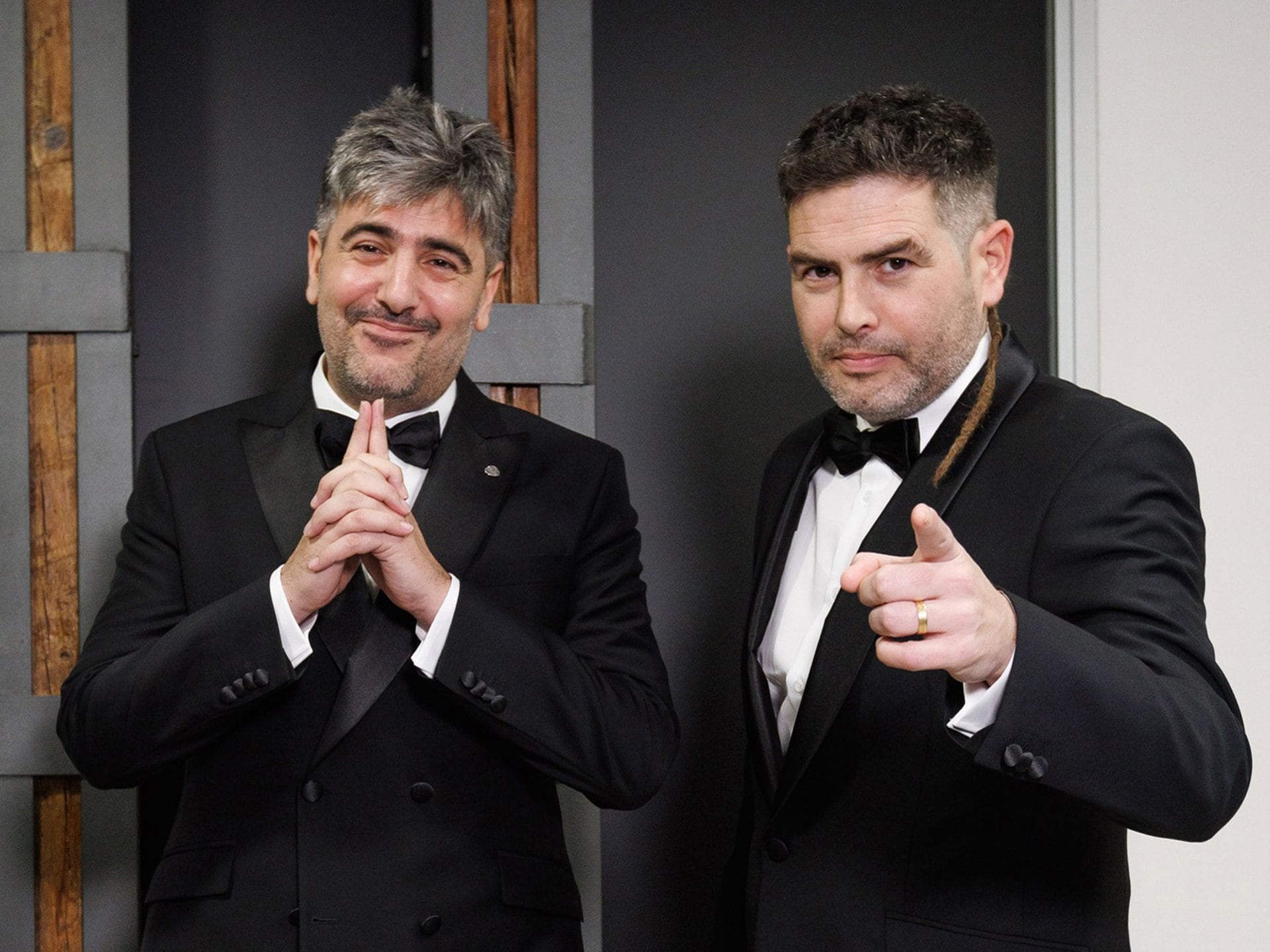 Estopa apuesta por la alta sastrería en las Campanadas de RTVE con esmóquines de Félix Ramiro