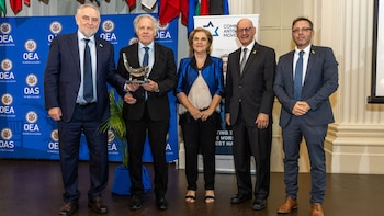 Luis Almagro fue reconocido con