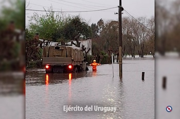 Damnificados por tormentas fuertes y lluvias abundantes (@EjercitoUy)