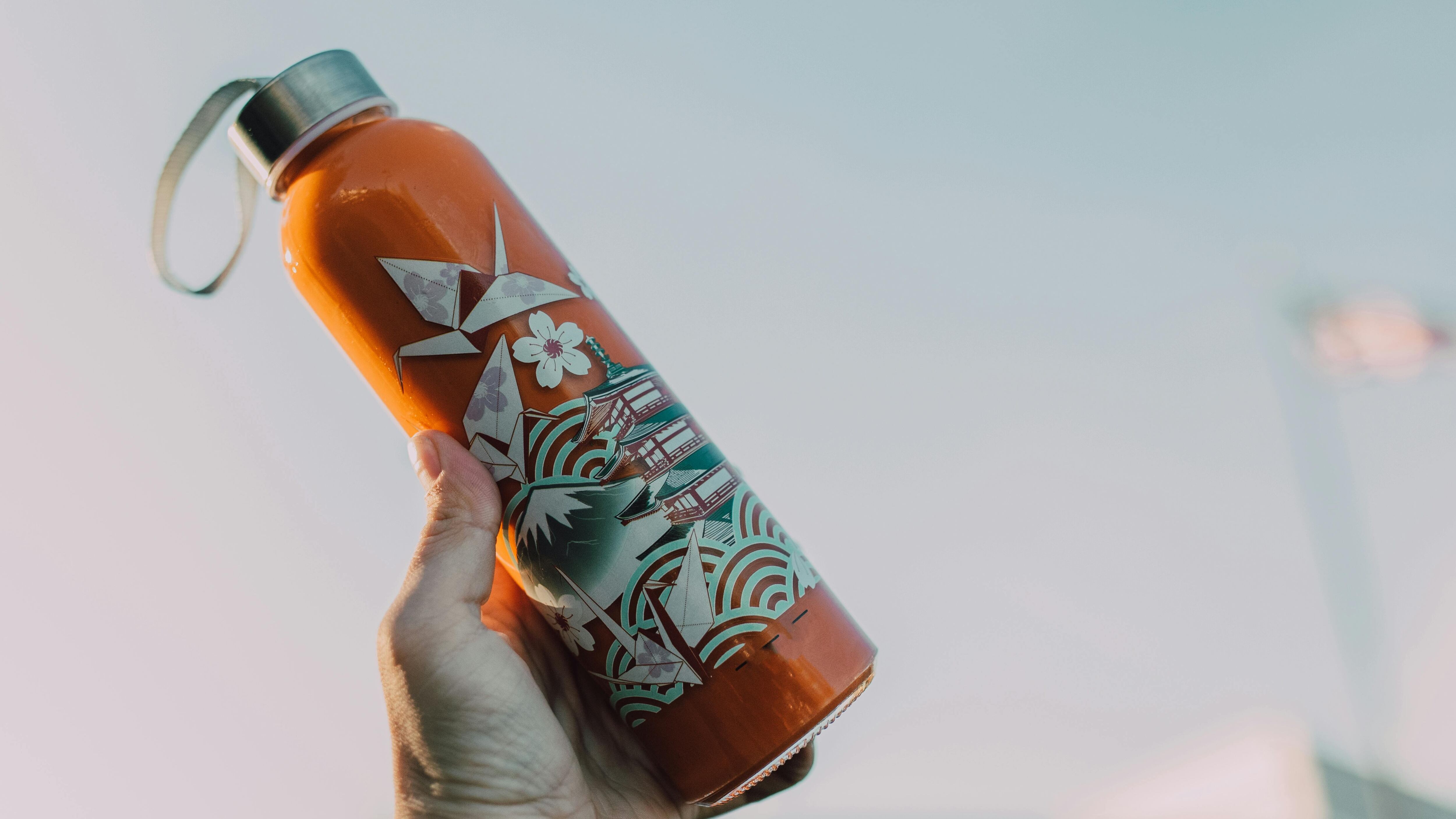 Un hombre muere por beber siempre del mismo termo (Pexels)