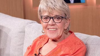 Iris Jones, de 83 años,