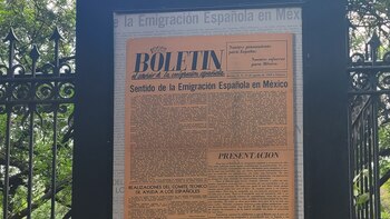 La exposición incluye documentos de