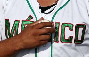 Además de conocimientos académicos, se