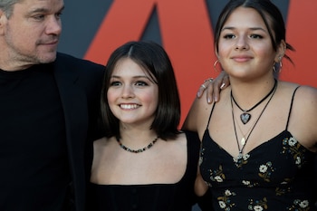 Stella y Gia Damon en la premiere de "AIR", realizada en 2023 (REUTERS/Lauren Justice)