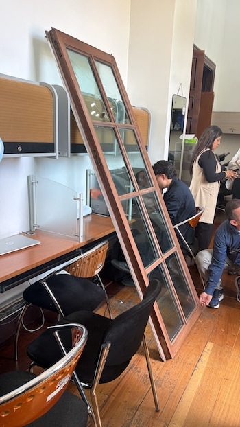 Tras el accidente, Mejía recibió atención médica en las instalaciones del Senado y posteriormente fue trasladada al Hospital San Ignacio, donde permaneció estable y consciente - crédito X