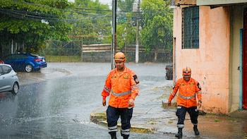 El Salvador espera lluvias y riesgo de inundaciones y deslizamientos durante los próximos días