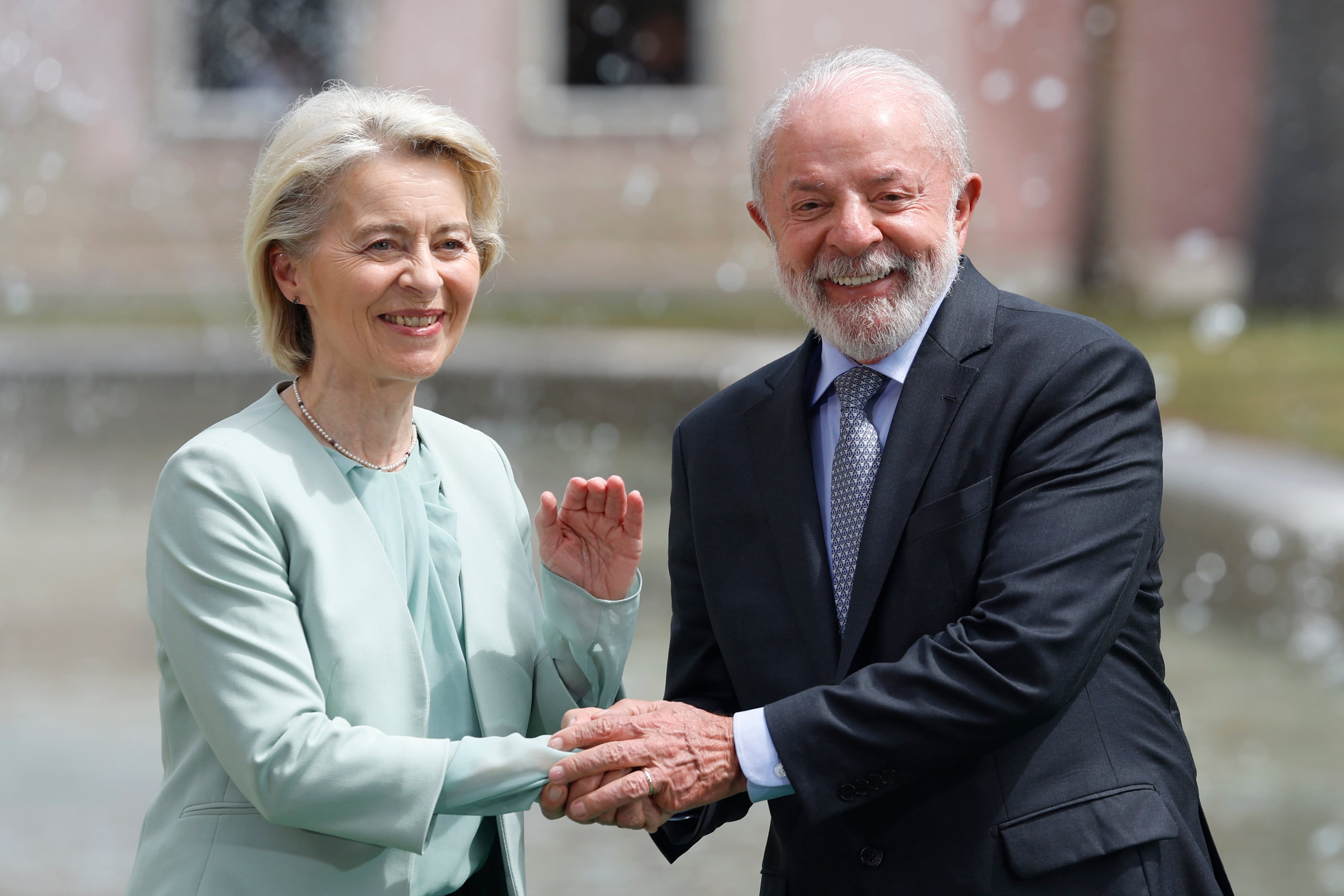La presidenta de la Comisión Europea Ursula von der Leyen celebró el triunfo electoral y llamó a profundizar los acuerdos de comercio y clima con Brasil. (EFE/ Antonio Lacerda)