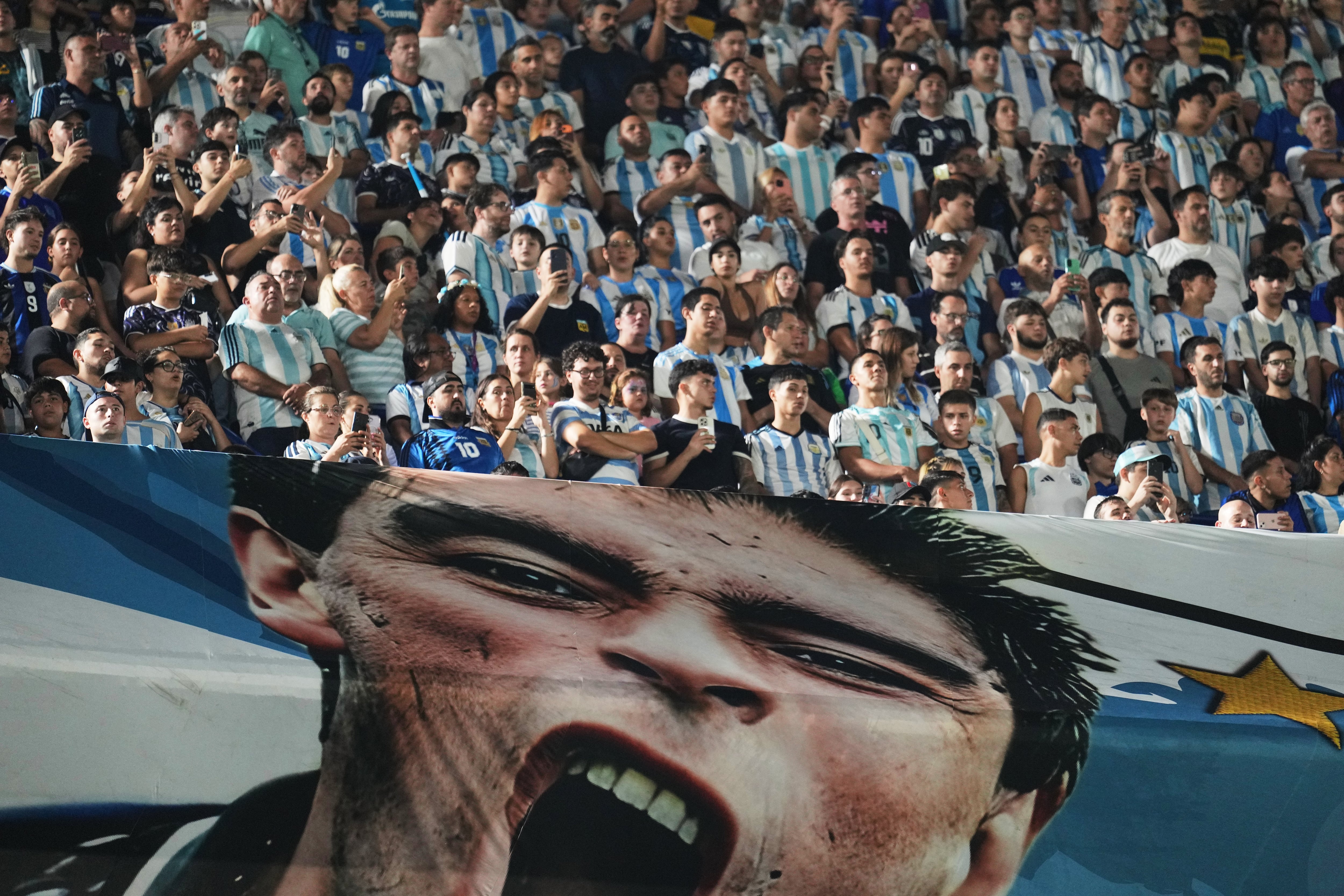 Los hinchas argentinos ya empezaron a organizar el viaje hasta Atlanta para alentar a la Selección. (AP)