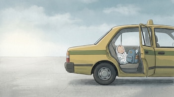 Ilustración de un taxi amarillo de perfil con la puerta trasera abierta. En el asiento, un bebé envuelto en blanco y una mochila con biberón. Entorno gris.