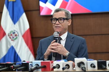 Las autoridades fiscalizaron un centenar de establecimientos durante ocho jornadas continuas, aplicando severas sanciones por falta de pagos extraordinarios, omisión de bonificaciones anuales y ausencia de medidas básicas de seguridad para el personal dominicano. (Cortesía: Ministerio de Trabajo)