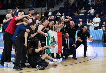 Los jugadores de México festejan