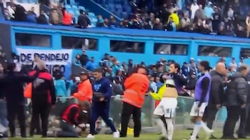 Un futbolista de Racing desafió a los hinchas mostrándoles la panza tras el clásico y debió salir a pedir disculpas: “No aguanté una falta de respeto”