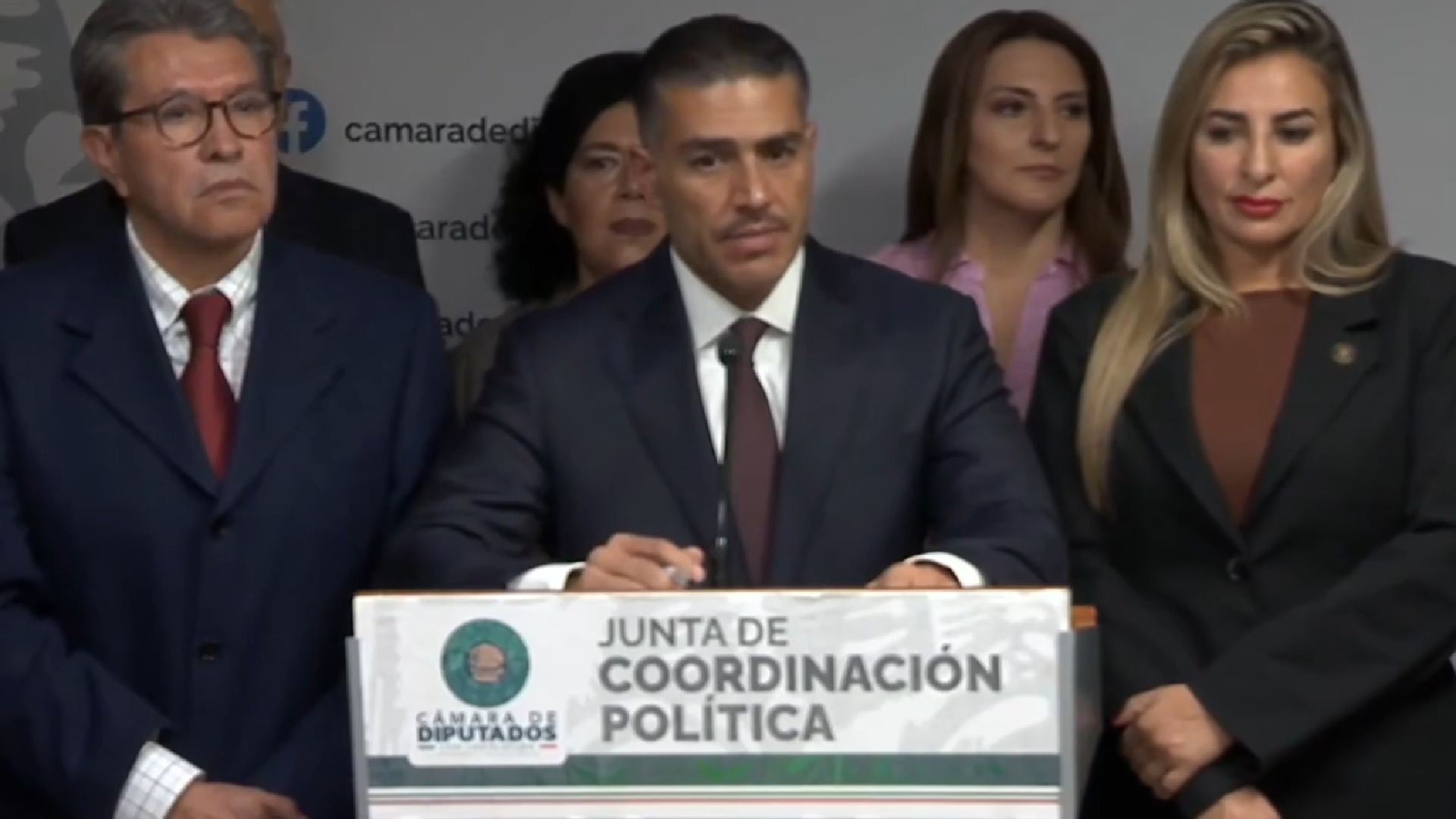Omar García Harfuch , titular de la SSPC, habló ante los medios de comunicación tras su comparecencia ante diputados.Crédito: Captura de Video