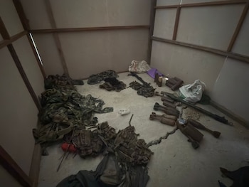 En los depósitos sobre el río Micay, la Armada halló 13 drones, 350 kilogramos de explosivos y material de guerra - crédito Armada