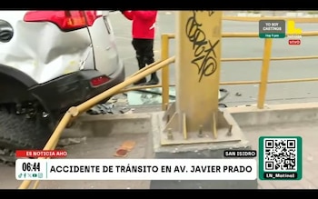 Choque en Javier Prado: un furgón se salta la luz roja y provoca el vuelco de una camioneta en plena madrugada