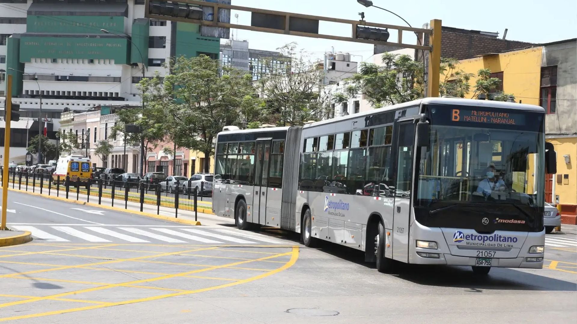 La disposición busca asegurar que, pese a las restricciones, los usuarios cuenten con alternativas de transporte público en una fecha de alta afluencia y reuniones familiares - Créditos: Andina.