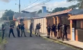 Agentes de la Sección de Delitos Varios del Departamento de Investigaciones Criminales del OIJ participaron en la investigación que permitió identificar al sospechoso. Crédito: OIJ