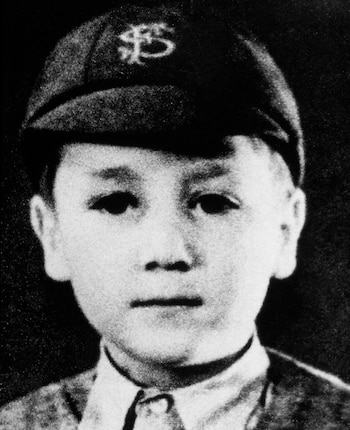 John Lennon nació en Liverpool en octubre de 1940 durante los bombardeos de la Segunda Guerra Mundial (Grosby)