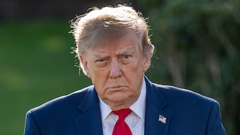 Trump califica de "desgracia total" a LeBron James por su actitud durante el himno estadounidense