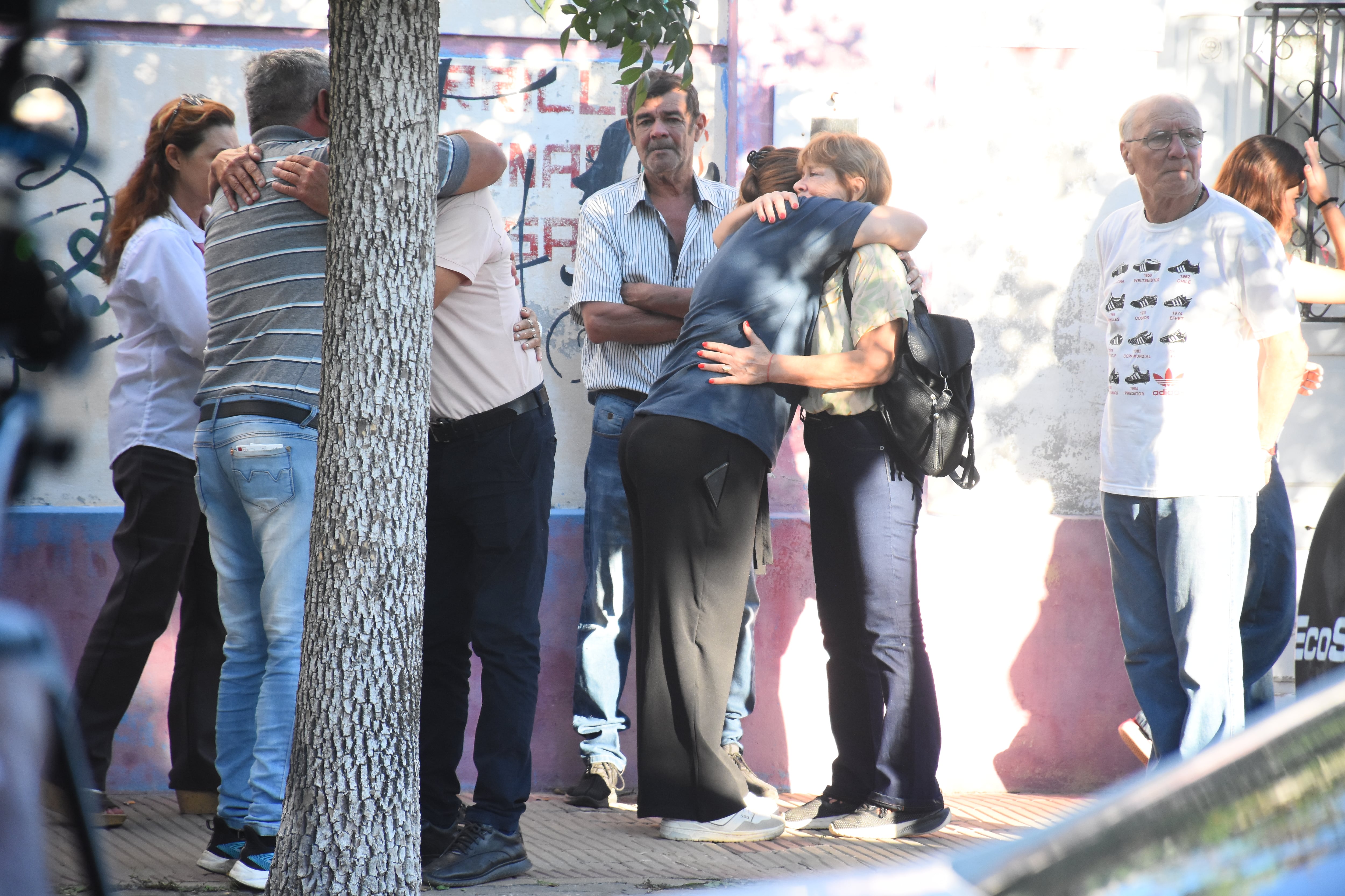 Dolor en San Cristóbal, esta mañana, en la despedida de Ian (Fotografía: Leo Galletto)