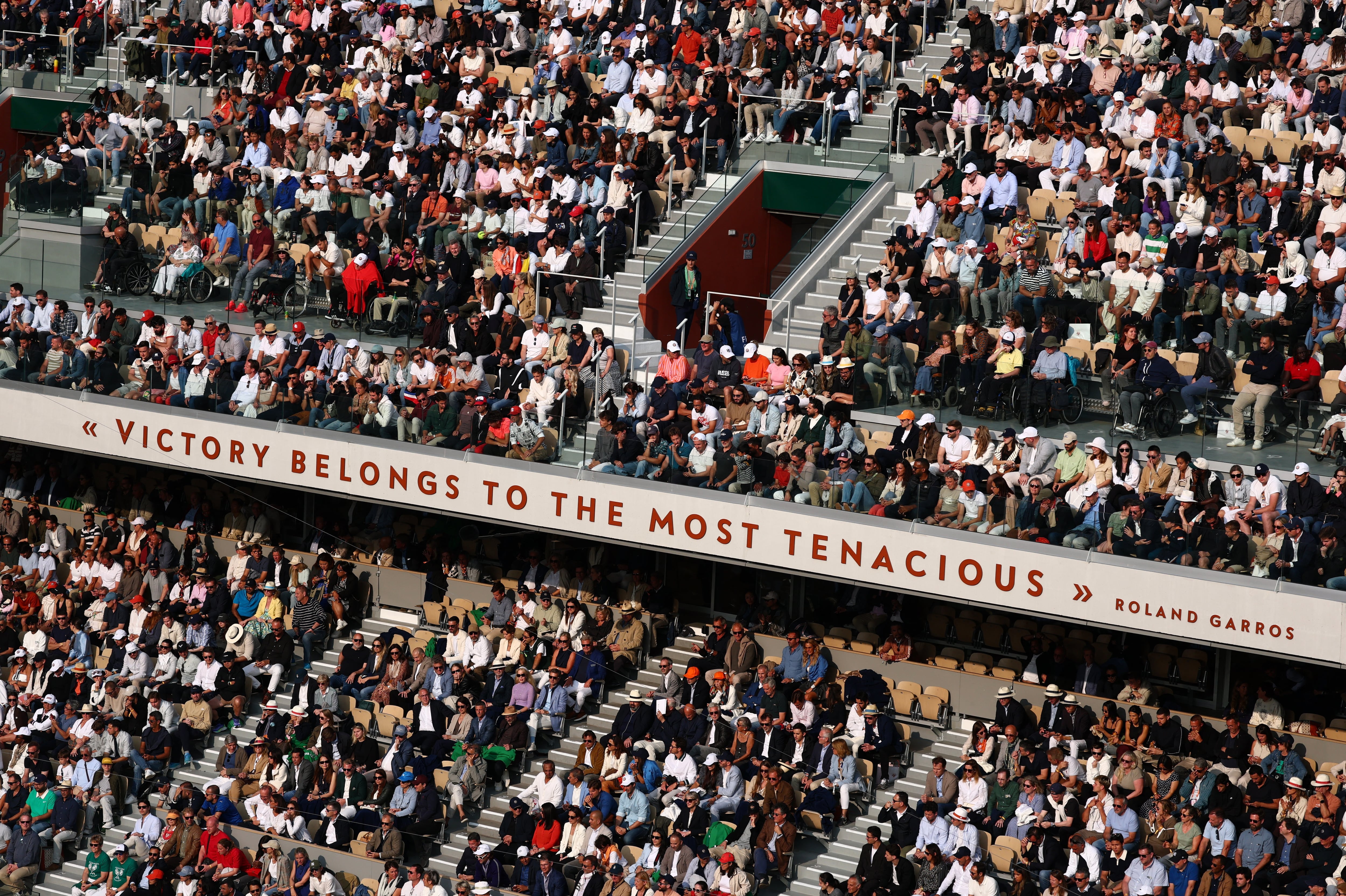 Roland Garros y un cartel que lo dice todo: