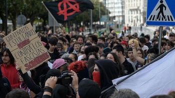Manifestantes claman contra la "violencia policial" de las protestas de A Coruña: "Galicia será la tumba del fascismo"