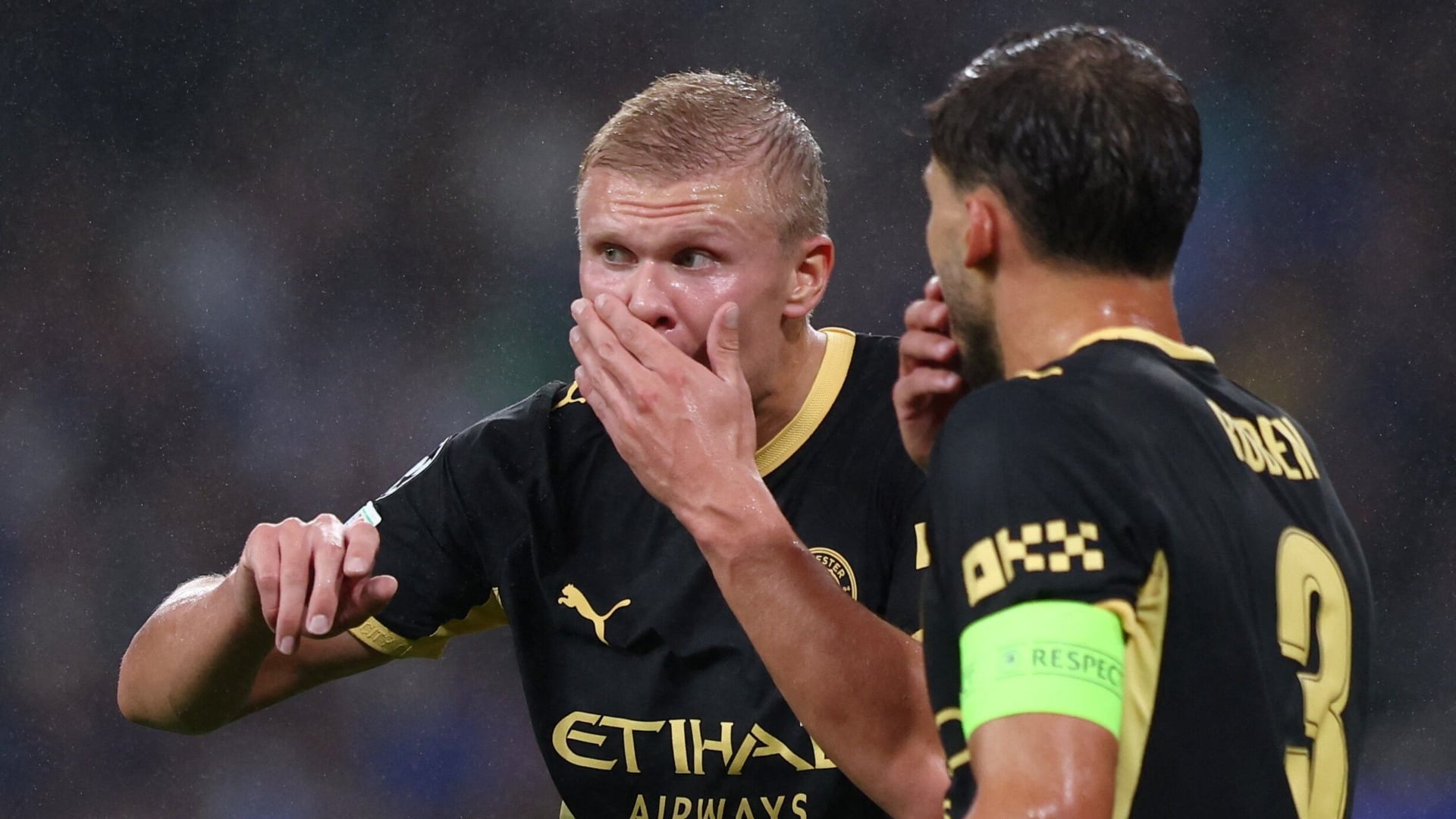 Erling Haaland se rindió ante México luego de marcar en el triunfo del Manchester City por 0-2 ante el FC Porto en la Champions League (REUTERS)