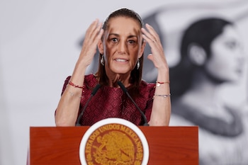 La presidenta de México, Claudia Sheinbaum, habla durante una rueda de prensa este jueves en Palacio Nacional de la Ciudad de México (México). EFE/Isaac Esquivel