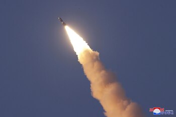 El Ejército surcoreano lanzó el viernes un misil balístico de corto alcance como muestra de su “firme resolución para responder con fuerza a cualquier provocación norcoreana (AP)