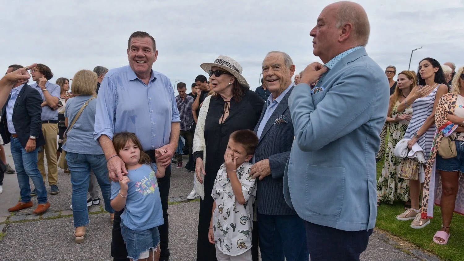 El intendente Guillermo Montenegro en un espacio público. Su gestión es impulsora del Plan de Padrinazgo en Mar del Plata.