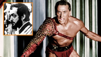 El día que Kirk Douglas amenazó a Stanley Kubrick para rodar una escena icónica de 'Espartaco': "Escucha, pequeño imbécil"