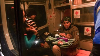 Militares hallan a 20 migrantes