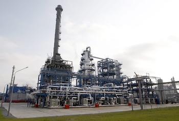 Imagen de archivo de una refinería de petróleo. EFE/TATYANA ZENKOVICH