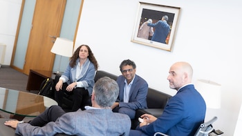 Yamandú Orsi se reunió con director de Google: hablaron de las “lecciones aprendidas” del Plan Ceibal